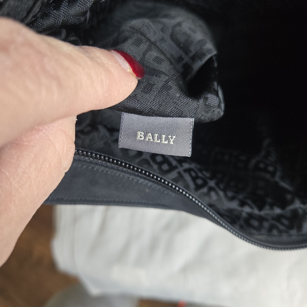 Vintage Bally Quilted Sling/Shoulder Bag - Picture 9 of 13